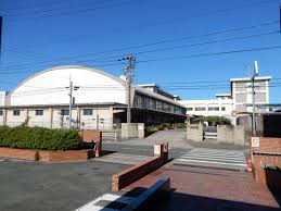 【豊川市駅前通のアパートの中学校】