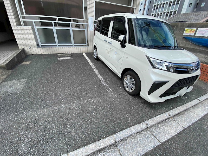 【北九州市戸畑区浅生のマンションの駐車場】