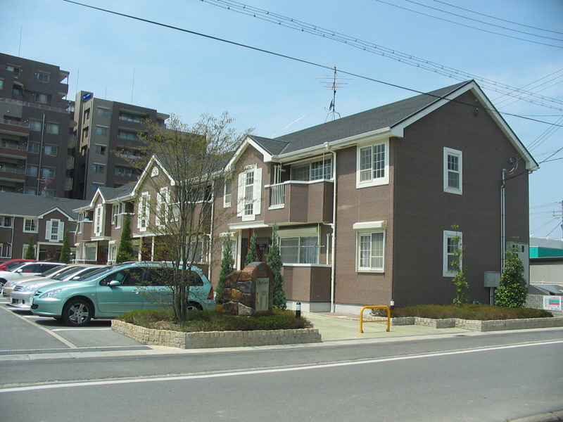 天理市前栽町のアパートの建物外観