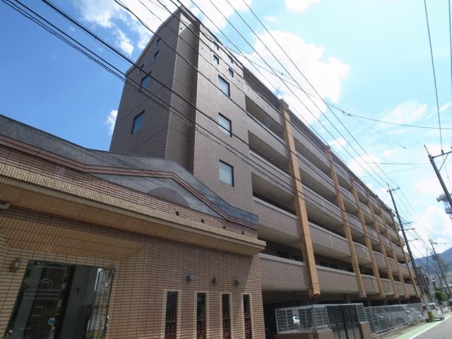 【福岡市南区桧原のマンションのエントランス】