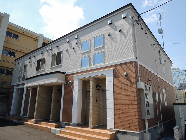 函館市本町のアパートの建物外観