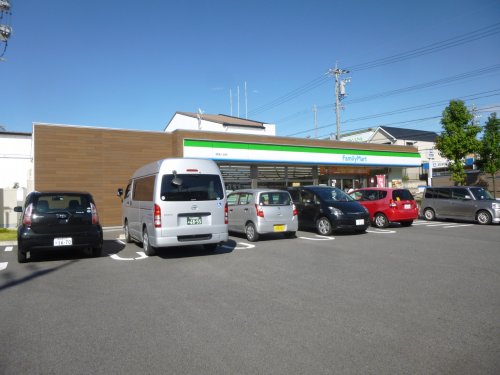コンビニ　ファミリーマート滝の水店（コンビニ）まで133m