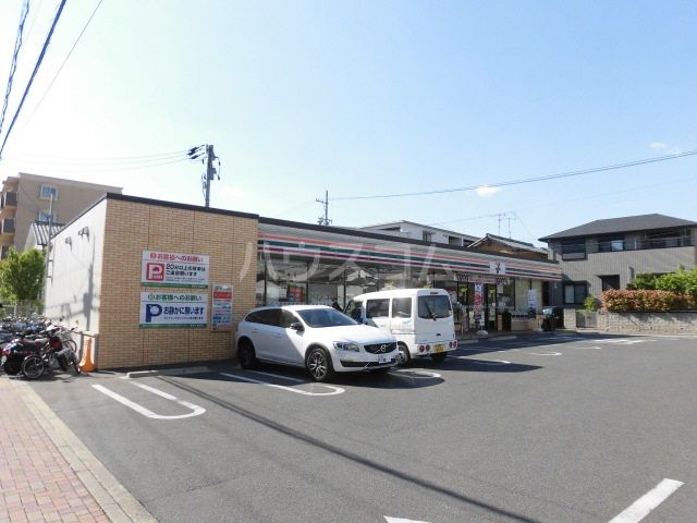 コンビニ　セブン‐イレブン 名古屋本山町４丁目店（コンビニ）まで122m