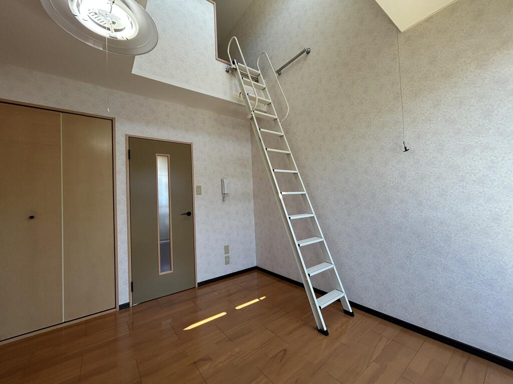 その他　ロフトへの階段