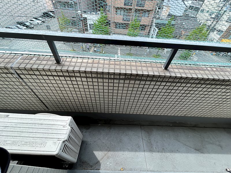 バルコニー　同物件別部屋の写真です