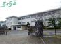 中学校　四日市立常磐中学校（中学校）まで2500m