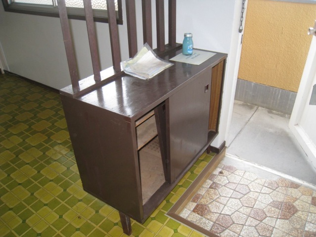 玄関　写真は別号室です。