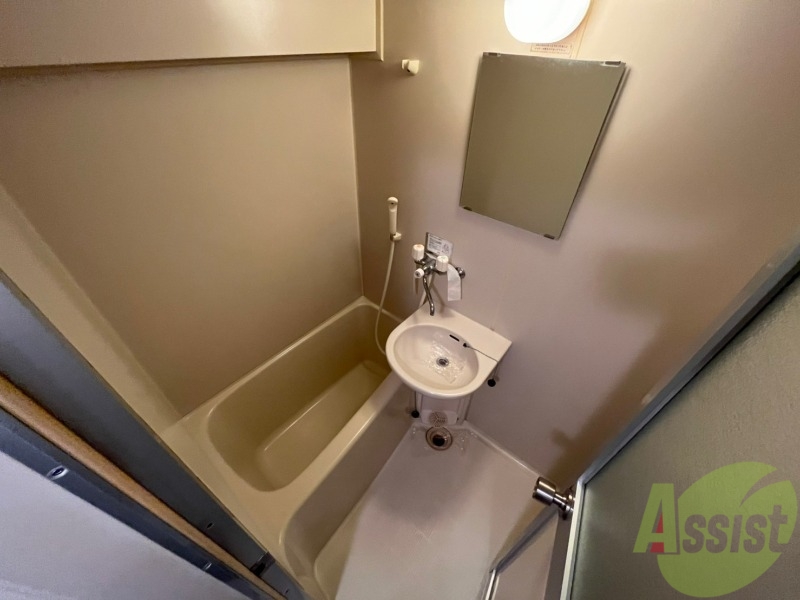 バス・シャワールーム　バスルームはこちらです。広々としてゆったり休めます。