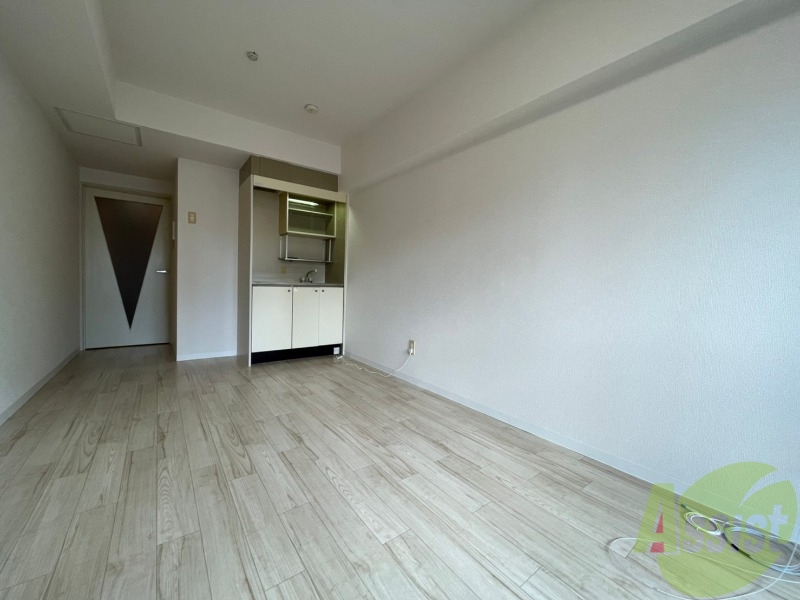 居室・リビング　７．５帖の洋室です。広々として、きれいですね。