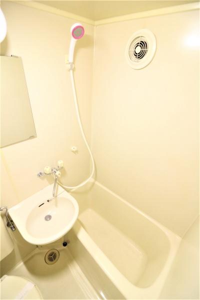 バス・シャワールーム　別の部屋より