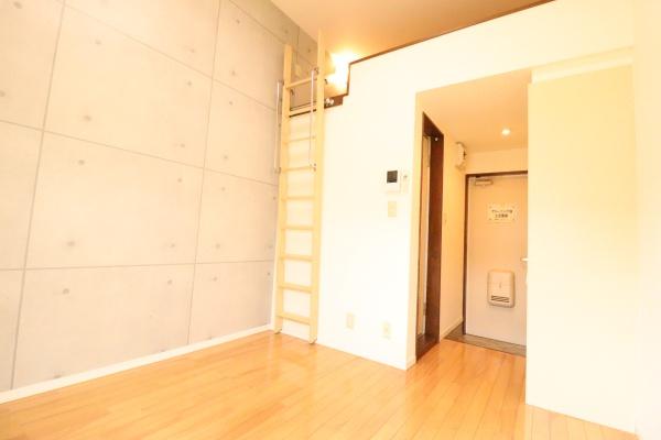 居室・リビング　別の部屋より