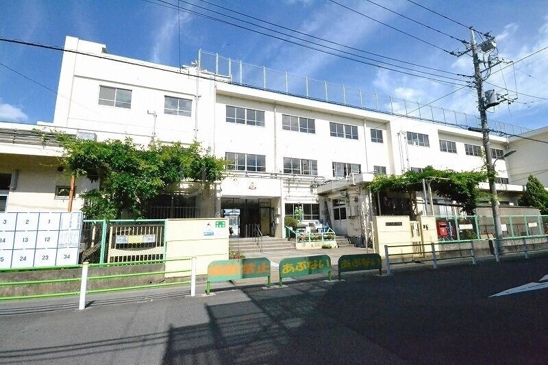 小学校　徳持小学校（小学校）まで622m