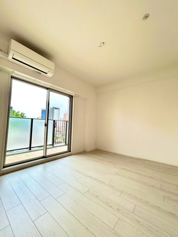 居室・リビング　こちらの居間で趣味の時間をお楽しみください