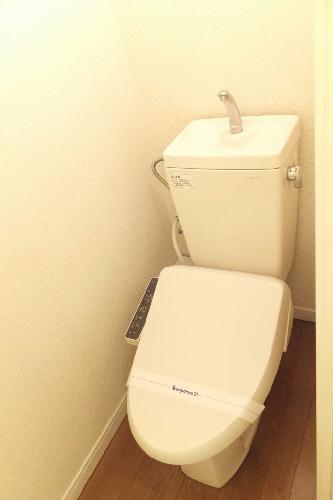 トイレ　温水洗浄便座設置済み