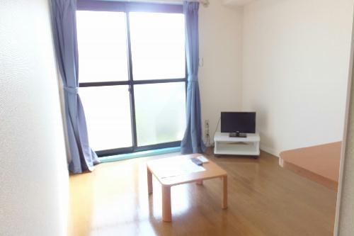 居室・リビング　家具家電設置済みのお部屋です