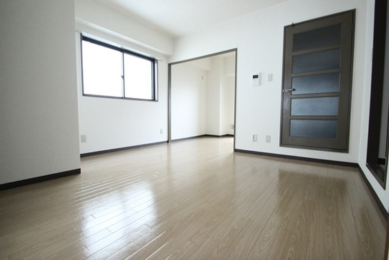 居室・リビング　※他号室の写真になります