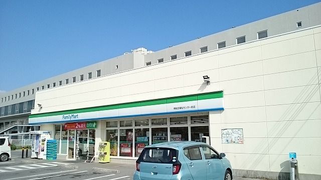 コンビニ　ファミリーマート県総合福祉セン（コンビニ）まで800m