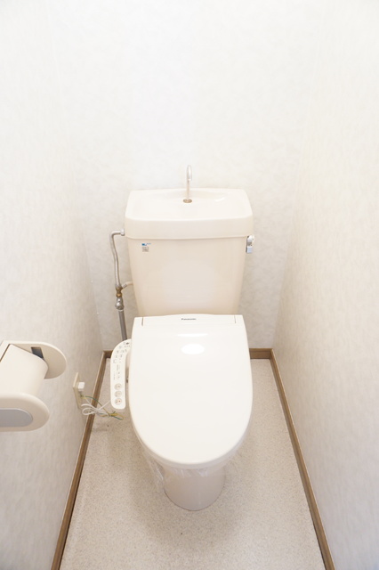 トイレ　洗浄機能付き便座です☆