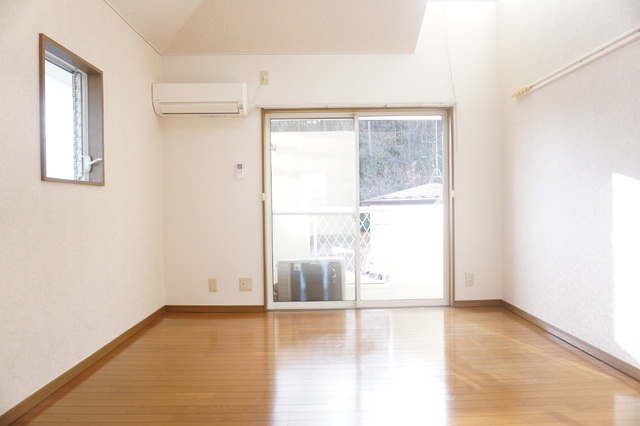 居室・リビング　２面採光の明るいお部屋です☆