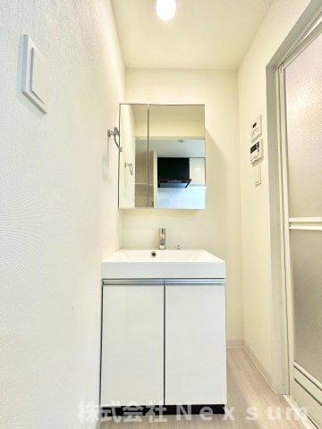 洗面設備　スペースが確保できる洗面所です