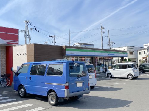 コンビニ　ファミリーマート 岸和田上松町店（コンビニ）まで446m