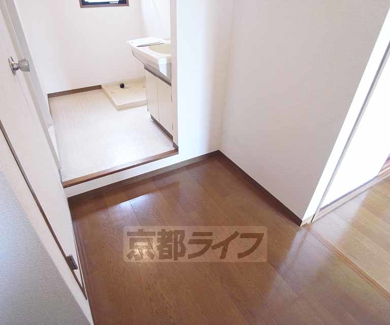 その他部屋・スペース　玄関前廊下、なんとなく広い