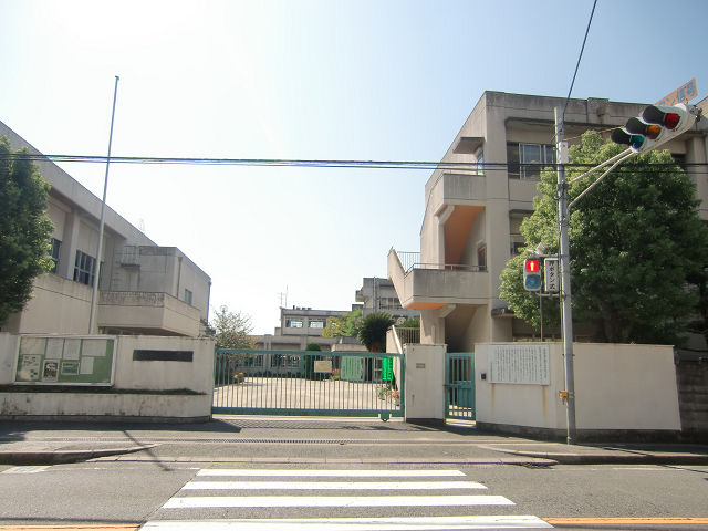 中学校　志紀中学校（志紀町西）（中学校）まで450m