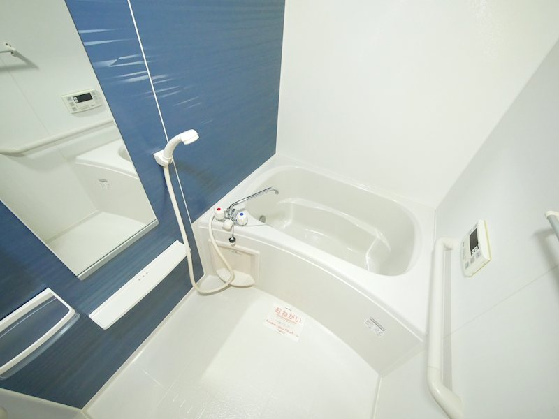 バス・シャワールーム　シャワー