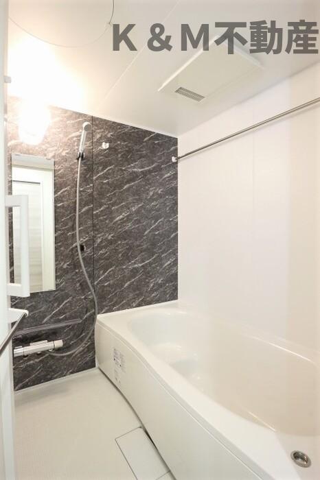 バス・シャワールーム　コンパクトで使いやすいお風呂です