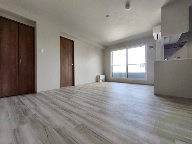 居室・リビング　エアコン付きで快適なリビングになっております！