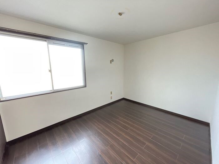 その他部屋・スペース　エアコン付きます。