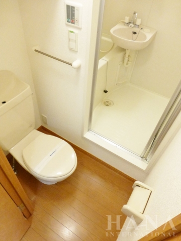 トイレ　同タイプ参考写真です。
