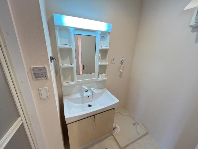 洗面設備　洗髪洗面化粧台