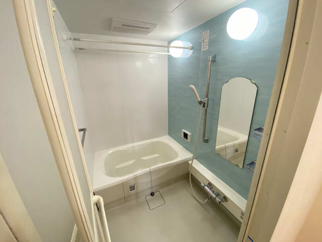 バス・シャワールーム　ゆったり洗い場採用の浴室　浴乾も完備