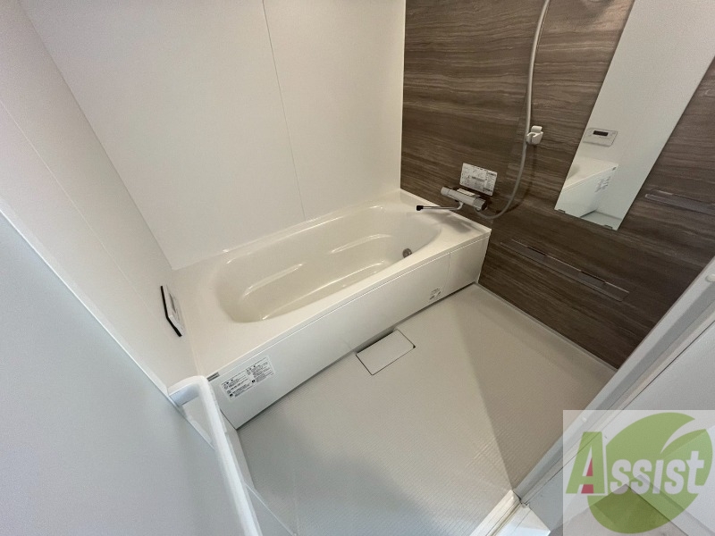 バス・シャワールーム　ユニットバスです。疲れを癒すのに欠かせませんね！