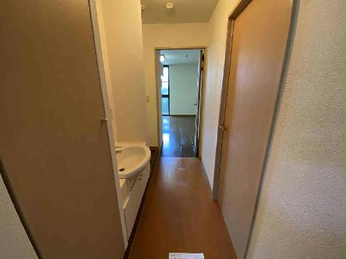 玄関　設備・仕様は号室により異なる為、現況を優先致します。