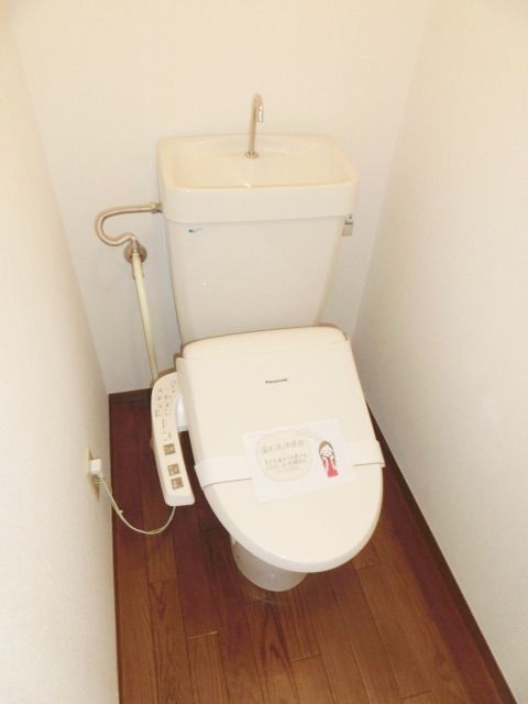 トイレ　トイレはシンプルですね。