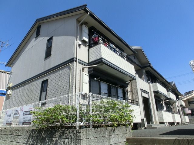 建物外観　高台で日当たり良好なアパートです