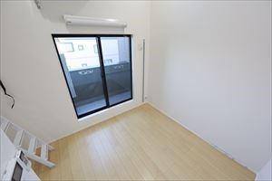 バルコニー　洋室5.8帖　ロフト5.2帖（収納でも使えます）