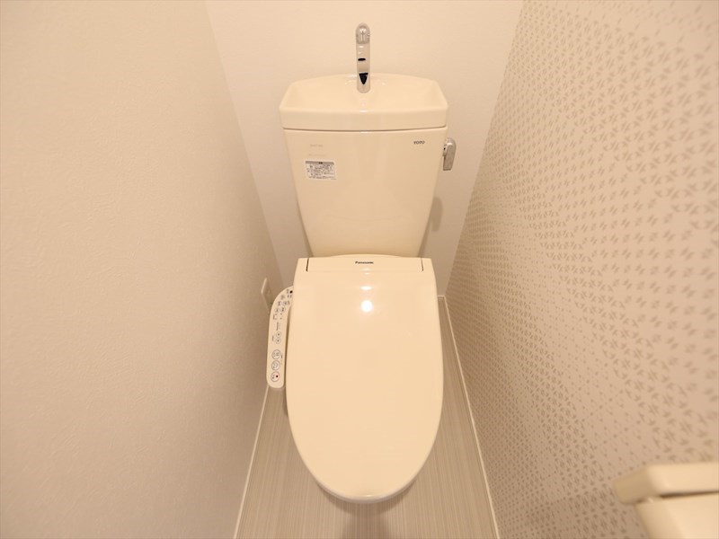 トイレ　温水洗浄暖房便座付トイレ