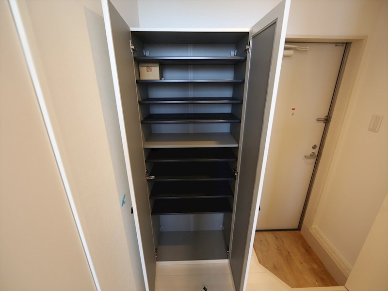 玄関　玄関　シューズボックス付（収納充実してます）