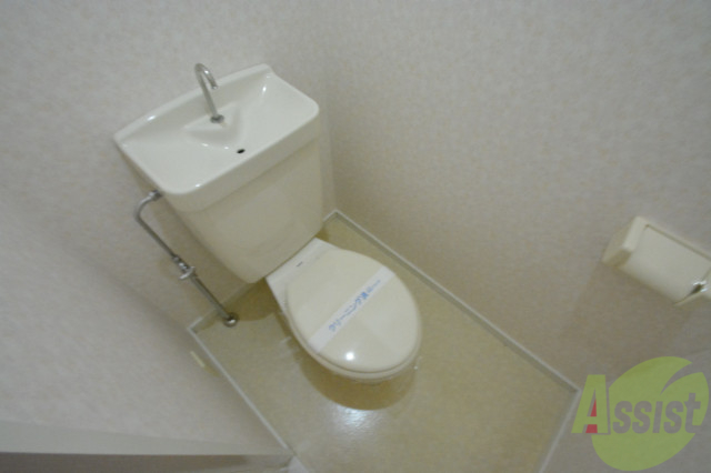 トイレ　真っ白おトイレとっても綺麗です