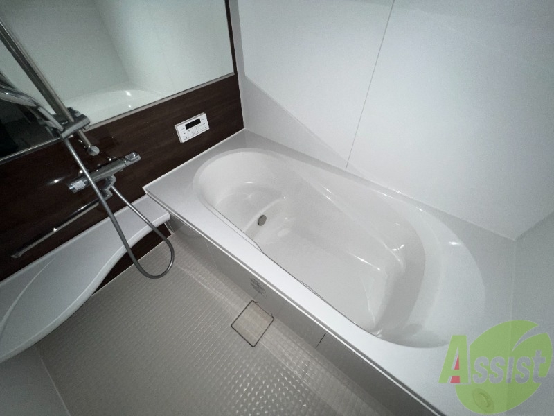 バス・シャワールーム　バスルームは一日の疲れをいやす場所です。