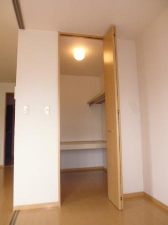 収納　※別号室の画像です。