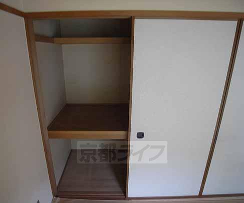 居室・リビング　収納が大きいですよ。