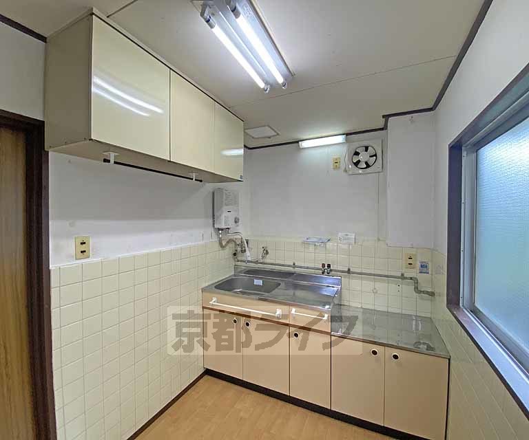 キッチン　収納たっぷりのキッチンです。