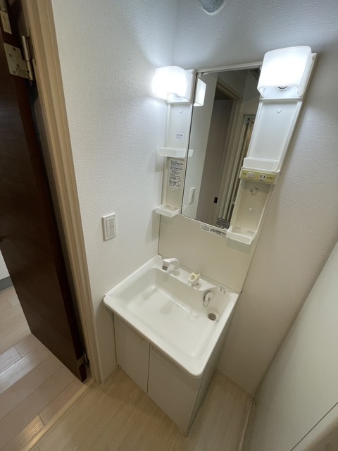 洗面設備　シャワー付き洗面台♪