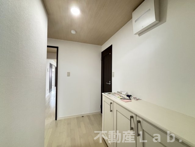 玄関　※同型タイプのお写真です。