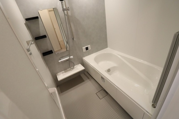 バス・シャワールーム　ゆったり一坪風呂