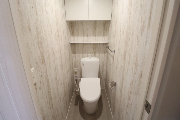 トイレ　温水シャワー付きトイレです